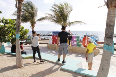 Puerto Morelos, listo para recibir a miles de visitantes por el puente de Día de Muertos