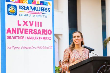 DEVELA ATENEA GÓMEZ, PLACA CONMEMORATIVA DEL 68 ANIVERSARIO DEL VOTO DE LA MUJER EN MÉXICO
