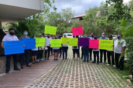 Exigen prestaciones básicas trabajadores del hotel Copal Tulum