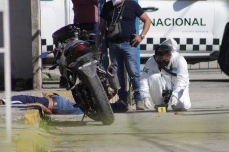 A balazos asesinan a marino en Cancún
