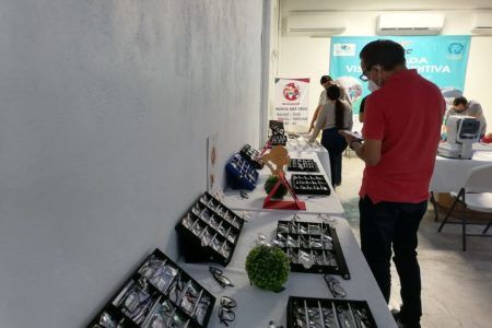 Ofrece CROC salud visual a trabajares 