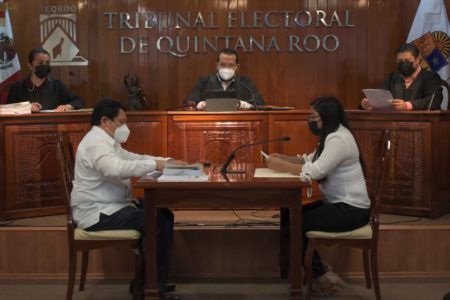 Bajan a Roberto Palazuelos de espectaculares
