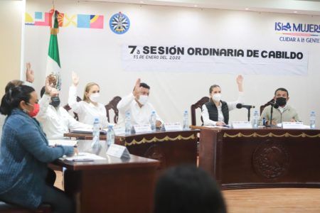 Aprueban investigar corrupción de Juan Carrillo en Isla Mujeres