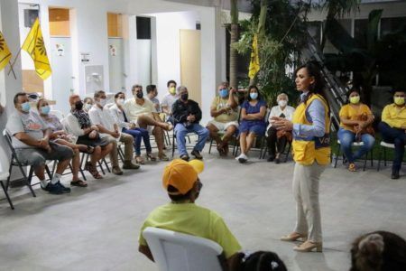 Llama Laura Fernández a la unidad en Cozumel