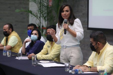“Acabemos con la improvisación”: Laura Fernández
