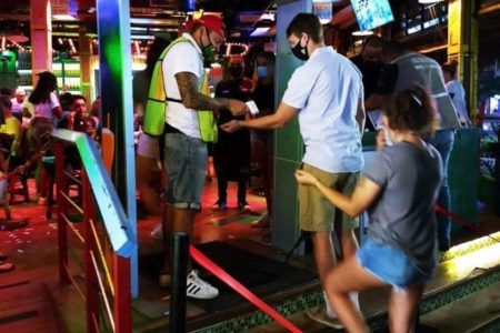 Actualizan horarios para restaurantes, restaurantes bar, bares y tiendas de conveniencia en Quintana Roo 