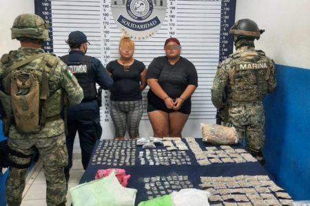 Atrapan a dos mujeres con más de 250 dosis de drogas en Playa del Carmen