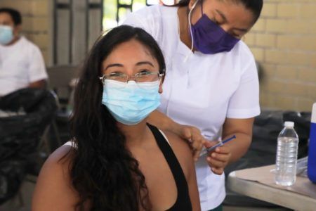 Jornadas de vacunación contra el Covid-19 para personas rezagadas en Solidaridad 