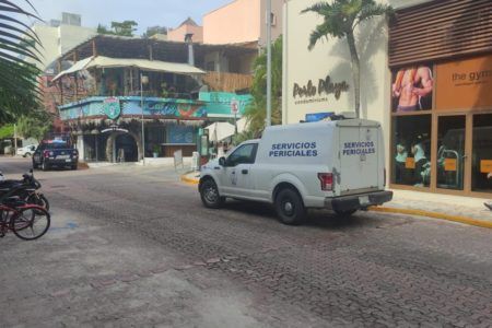 Muere huésped por sobre dosis de droga, en condohotel en Playa del Carmen