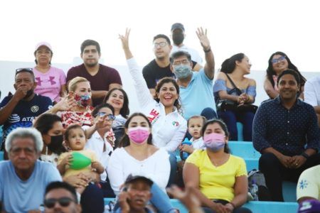 Partido por la Paz”, Leslie Hendricks Rubio apuntala el deporte con partido de fútbol con leyendas del América