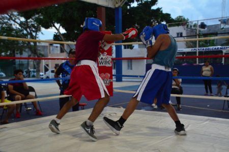 Exitosa velada boxística de exhibición en la Unidad Deportiva Puerto Maya 