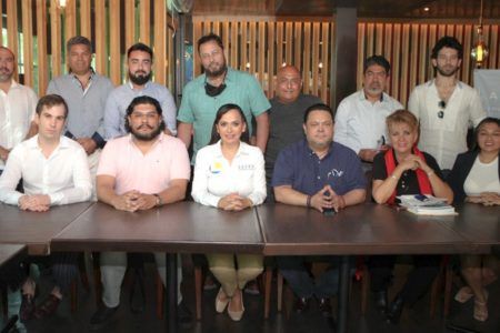 PRESENTA LAURA FERNÁNDEZ SOLUCIONES REALES A PROBLEMAS DE LA INDUSTRIA RESTAURANTERA 