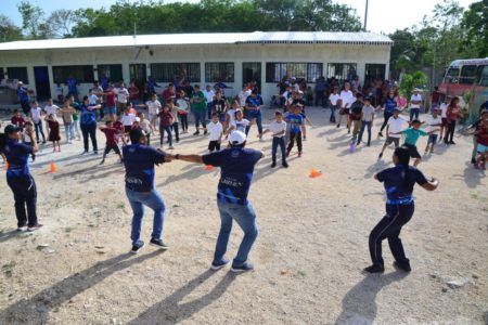 Niñas, niños y adolescentes de la colonia Los Sauces se divierten en el Segundo Festival Deportivo en tu Escuela