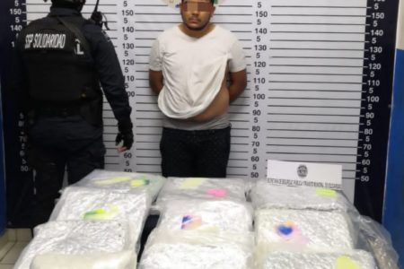 Atrapan traficante de drogas en zona residencial de Playa del Carmen