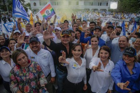 LAURA FERNÁNDEZ ENCABEZA MULTITUDINARIO CIERRE DE CAMPAÑA EN PLAYA DEL CARMEN