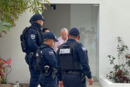 Galardonan trayectoria de policía municipal de Solidaridad
