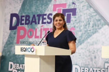 CON PROPUESTAS LESLIE HENDRICKS GANA DEBATE, OPONENTES SE ENVUELVEN EN DENUNCIAS DE CORRUPCIÓN.