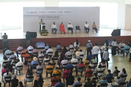 Tren Maya se construye con diálogo y respeto a los derechos del pueblo: Javier May 