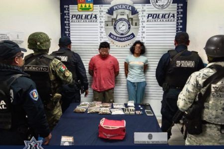 Aseguran a dos personas con marihuana, piedra y cocaína