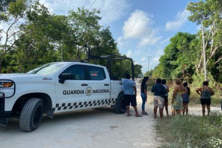 Matan a balazos a dos jóvenes en Cancún