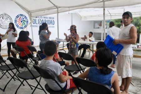Vacunan a adolescentes y niños de Puerto Aventuras