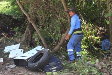 Gobierno municipal limpió microtiradero en Puerto Aventuras