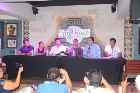 Promueve gobierno municipal a boxeadores solidarenses en la velada “Viva Playa del Carmen”