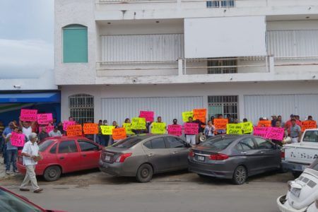 Exigen trabajadores del Hotel Park Royal respeto a la libertad sindical