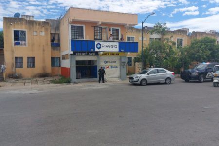 A balazos asaltan refaccionaria en Villas del Sol