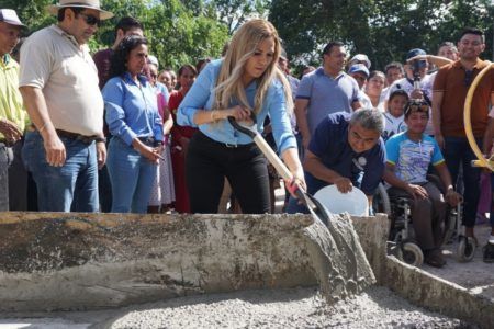 Lili Campos renueva viviendas en comunidades de Solidaridad