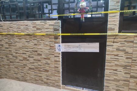 Desmantelan expendio clandestino de venta de alcohol en Puerto Aventuras