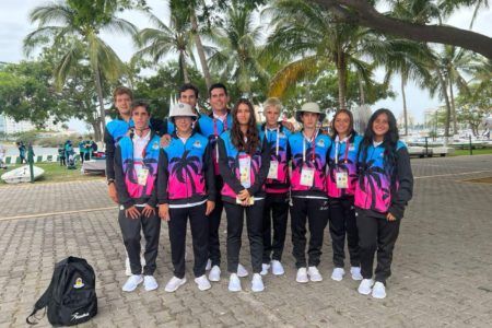 Puerto aventuras pionero en impartir clases de tabla vela