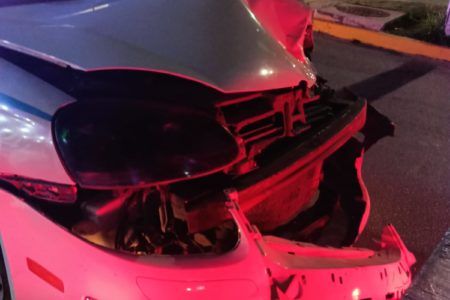 Choque entre taxis deja una pasajera lesionada en Playa del Carmen