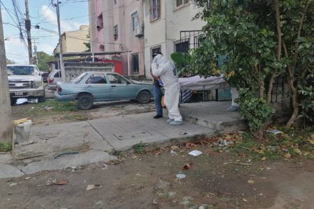 Abandonan cuerpo de mujer ejecutada en la Región 96 de Cancún