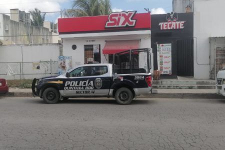 Robo a mano armada en expendio de cervezas en Cancún