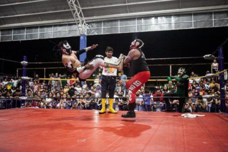 Todo un éxito la función de lucha libre en Misión de Las Flores