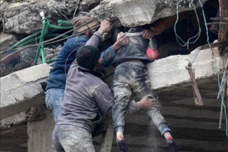 Más de 2.300 muertos y cientos de heridos por terremoto en Turquía y Siria