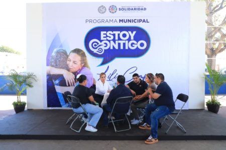 Atiende Lili Campos a habitantes de la Colosio
