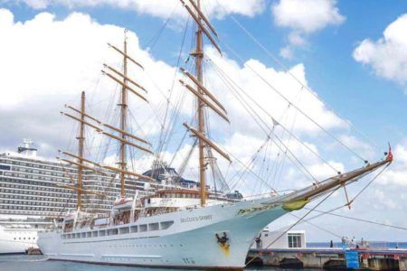 Arriba a Cozumel lujoso buque Sea Cloud Spirit
