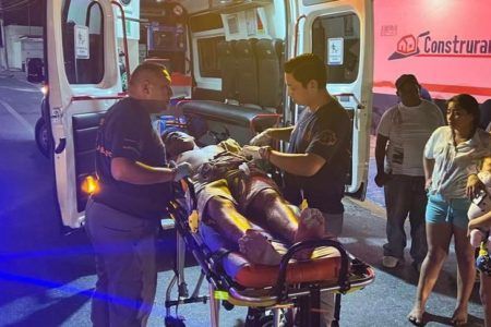 A puñaladas, asaltan a parroquiano en la colonia Ejido de Playa del Carmen