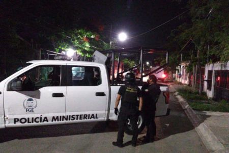 Policía ministerial agresor de mujeres balea a joven en Plaza de Toros de Cancún