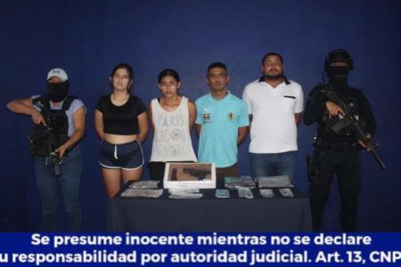 Detienen a cuatro abordo de un taxi con arma y droga