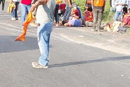 Volcadura de una camioneta dejó varios lesionados, sobre la carretera federal 307.