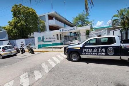 Intenta estudiante con lanzarse del tercer piso de Cobach de Chetumal