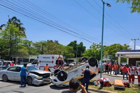 FATAL ACCIDENTE AUTOMOVILÍSTICO EN CHETUMAL: taxista pierde la vida tras volcadura de su unidad