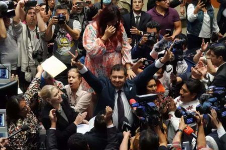La sesión del Senado continuará en otro espacio: como siempre los morenistas con su relajo