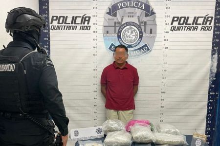 Sacan más narcos y drogas de la Colosio en Playa del Carmen