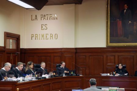 Revés de ministros a iniciativa de AMLO