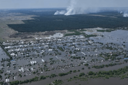 Destrucción de una presa en Ucrania deja a cientos de viviendas bajo el agua
