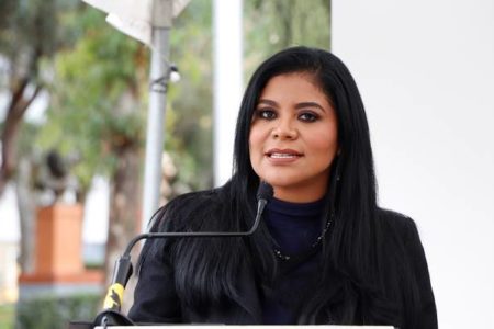 Monserrat Caballero, alcaldesa de Tijuana, vivirá en un cuartel militar